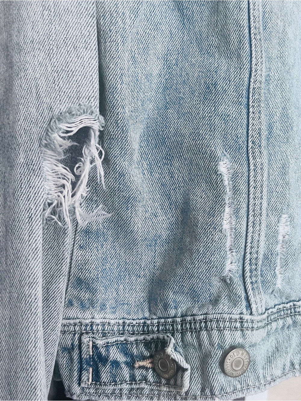 Old Navy Distressed Button Up Classic Denim Jacket Lightweight Holes Blue SZ M - Picture 9 of 11